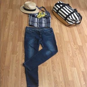 BR 🍌 Cute flounced blue💙white and yellow 💛top